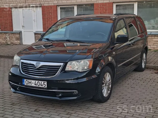 Lancia Izcils ģimenes auto Lancia Voyager, 2.8 crd, 120 k