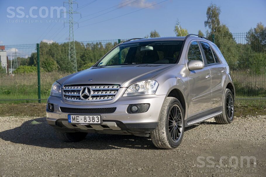 Mercedes Benz ML 320 4matic ar 3.0 litru dīzeļdzinēju un automātisko transmi