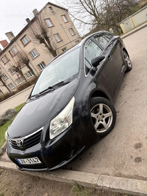 Toyota Mašīna braukšanas kārtībā. -Stāv garāžā , uzticama