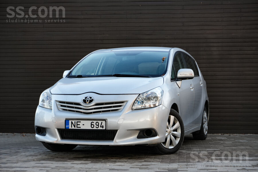 Toyota Corolla Verso 2010. gada, 2.0 dīzelis ar manuālo ātrumkārbu. 

Daud