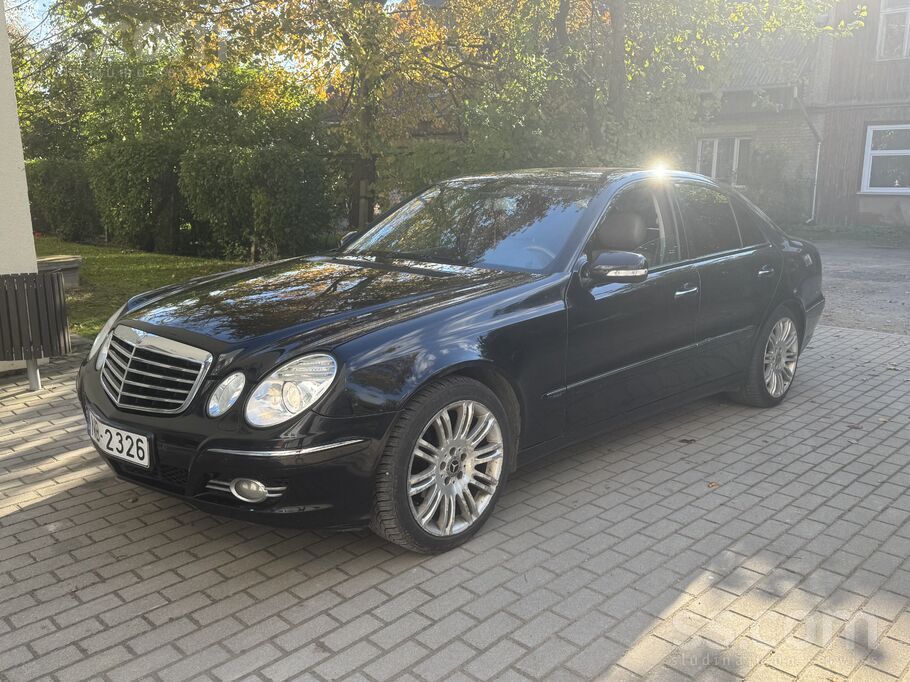 Mercedes Pārdodu auto Mercedes e220 cdi avangarde labā stāv