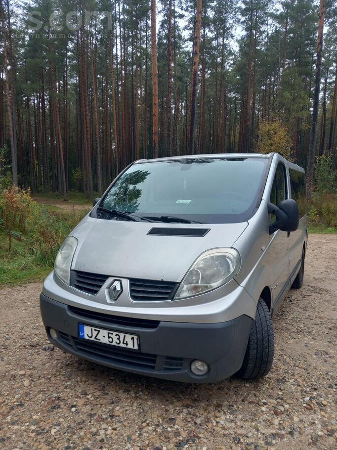 Renault Pārdod labu ģimenes busu ar 8 sēdvietām. Automašīn