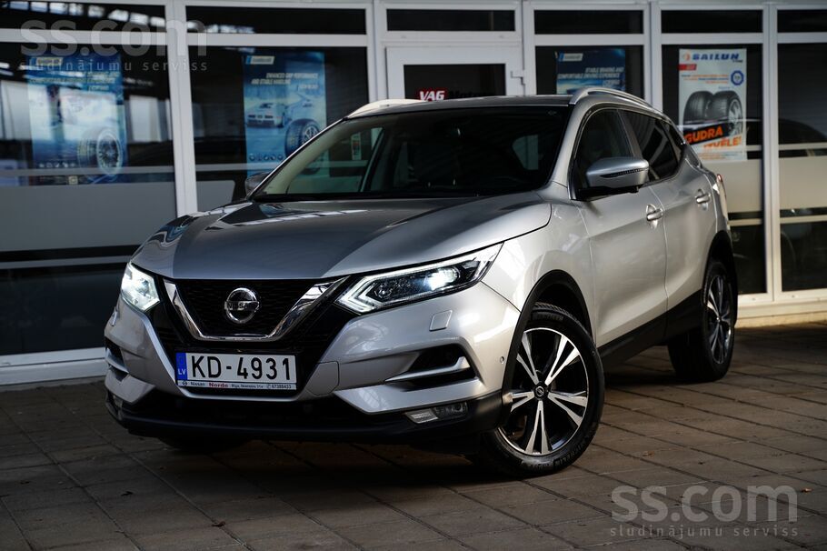 Nissan Qashqai Tekna 1.3T Benzīns ar automātisko pārnesumkārbu. Kopts auto a