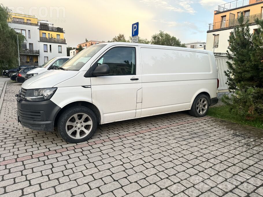 Volkswagen Labs darba zirgs, rūc, brauc, bremze. ir kautkur k
