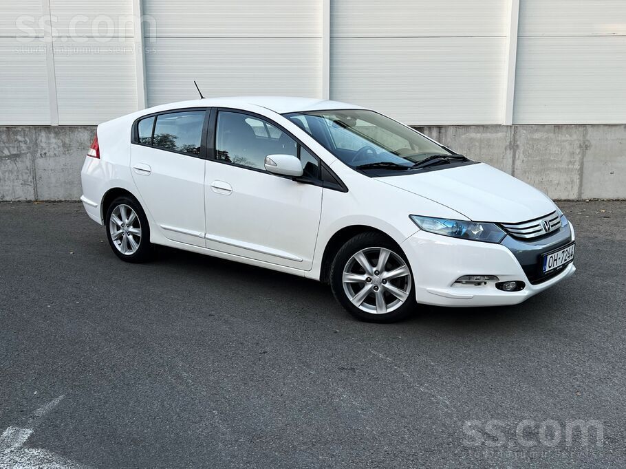 Tikko no Nīderlandes
- klimatkontrole
- parkingsensori
- ādas multistūr