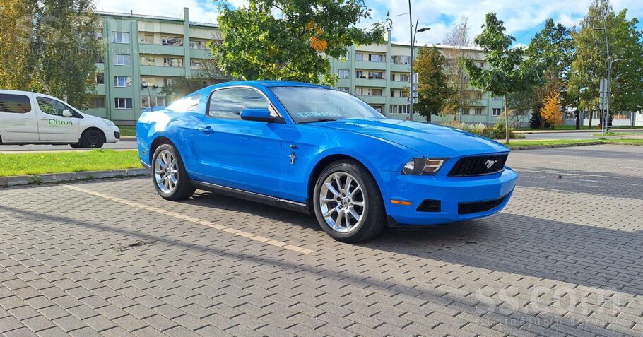Grabber Blue 4.0L Mustangs no Kanādas. Mērinstrumentu panelis kilometros, no