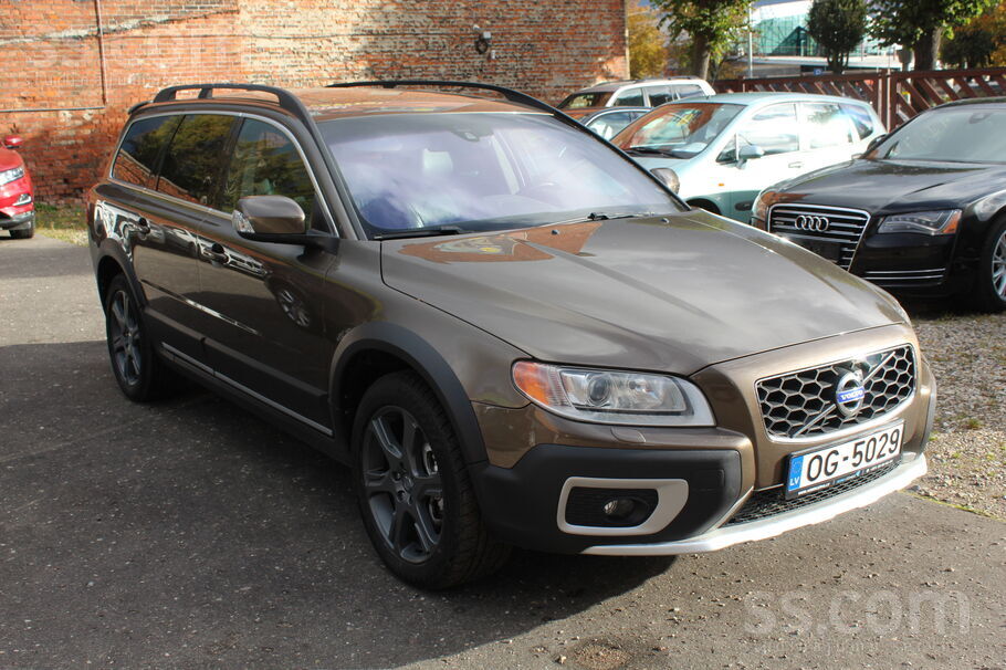 Volvo Auto ir labā tehniskā un vizuālā stāvoklī. Pilna s