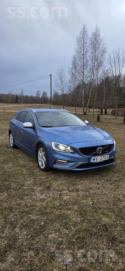 Volvo Pārdodu 2015. gada Volvo V60 R-Design