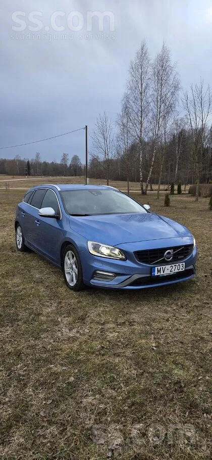 Volvo Pārdodu 2015. gada Volvo V60 R-Design