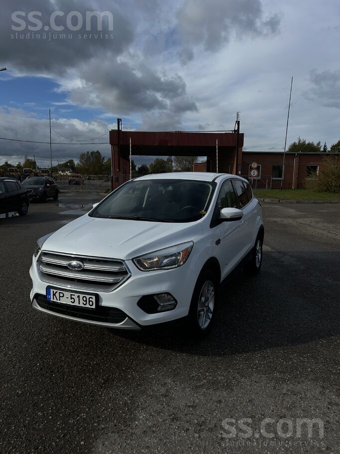 Ford Kuga 2.0 110Kw Manuālā kārba 4X4 – 2017. gads – Apvidus auto –
Uzti