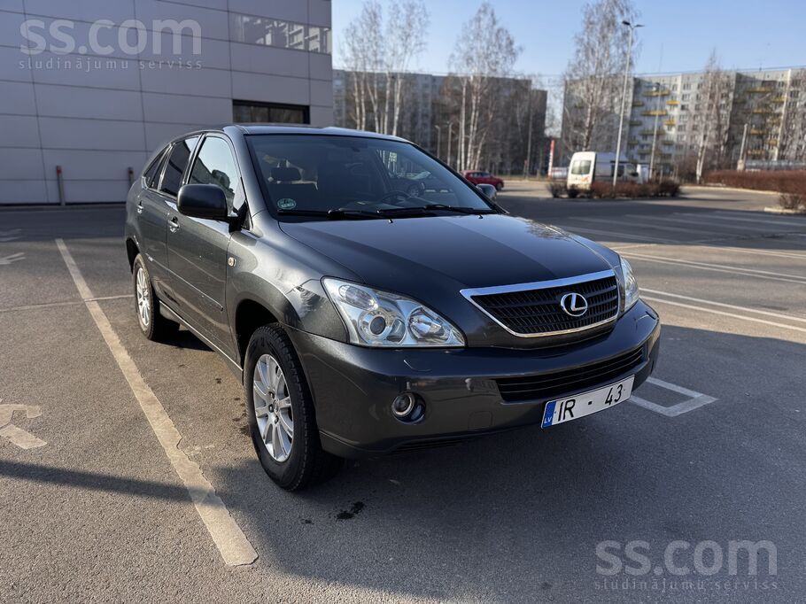 Lexus Lexus Rx400h гибрид/бензин/газ 155kw. Недавно сдел