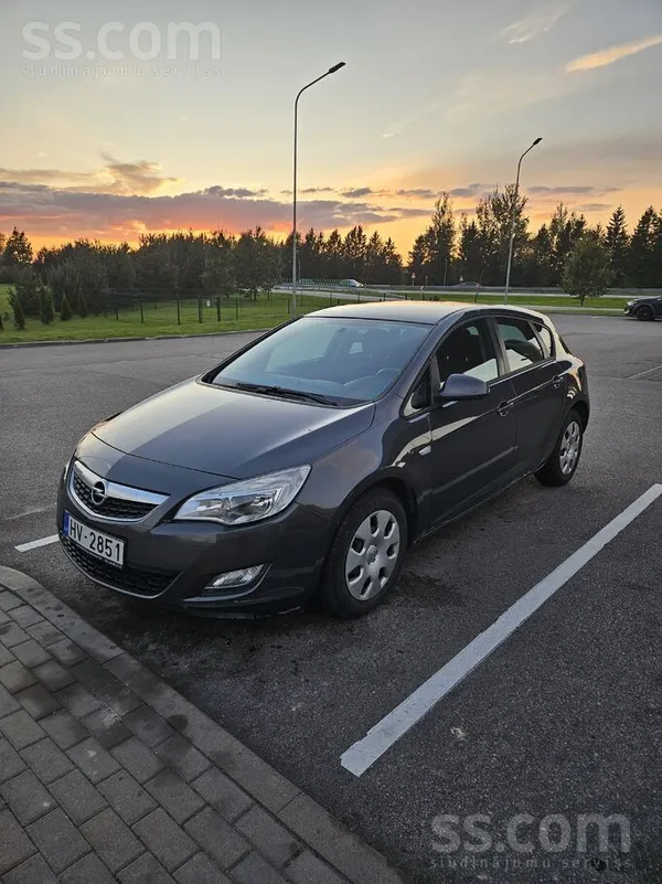 Opel Opel Astra J, hečbeks. 2012. gada ar patiesu un pa