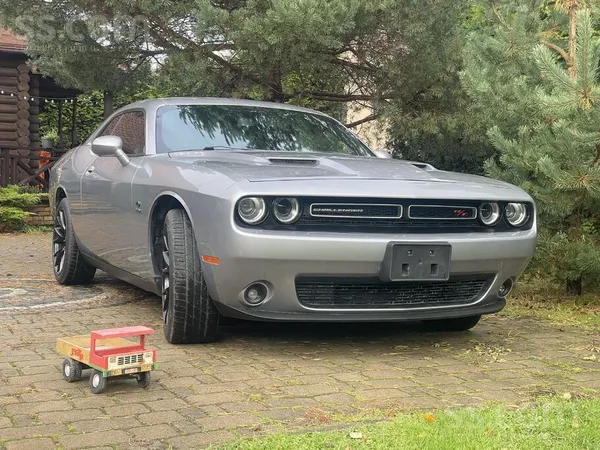 Dodge Dodge Challenger R/t ar 5.7 l. Hemi dzinēju. Atves