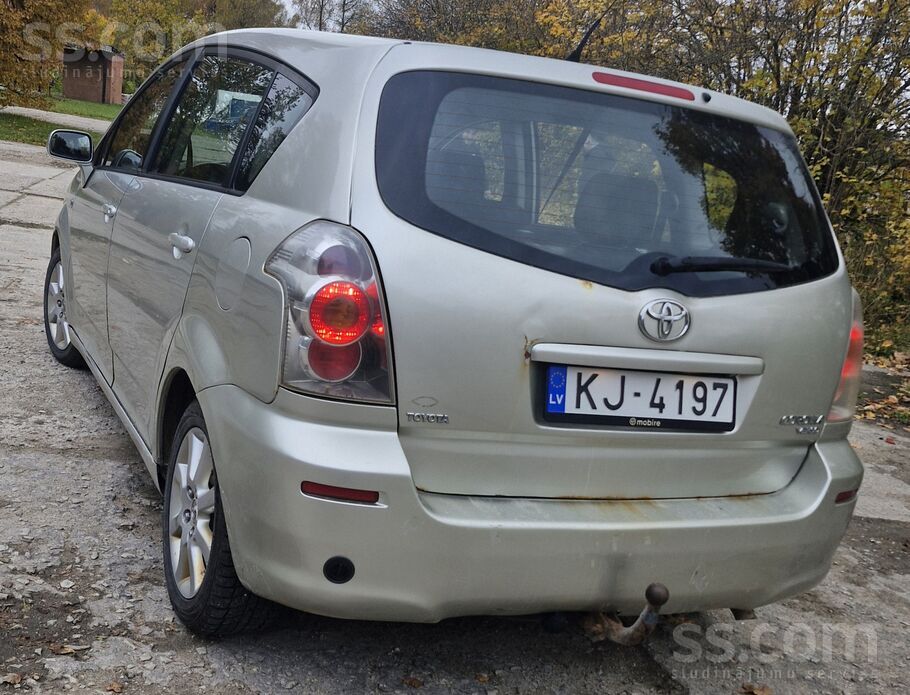 Pārdodas toyota corolla verso 2006 gada ar 1.8 benzīns/gāze. 
Manuālā kārba