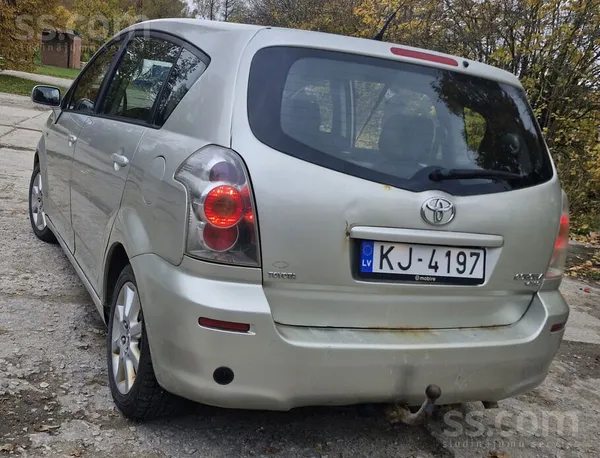 Toyota Pārdodas toyota corolla verso 2006 gada ar 1.8 ben