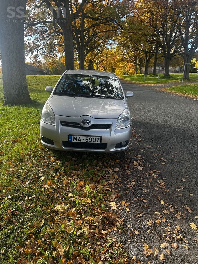 Toyota Sakarā ar jauna auto iegādi, pārdodu 2007.gada Toy
