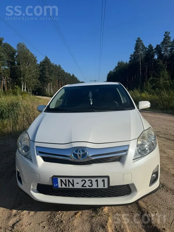Toyota Pārdodu Toyota Auris 1.8 hibrīds.
