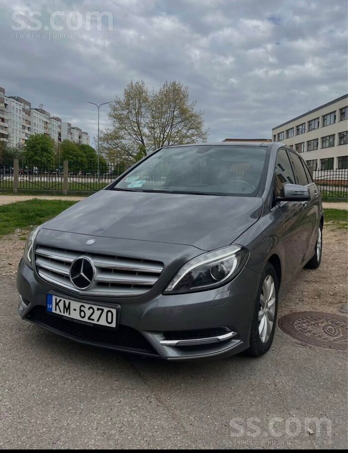 Mercedes-Benz B180