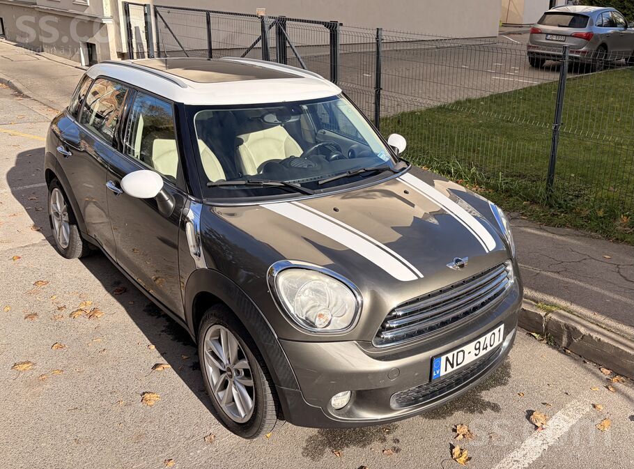 Mini Labs, un vienmēr laicīgi apkopts Mini. Smuks, bēšī