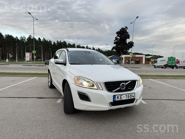 Volvo Pārdod Volvo Xc60 R-design Awd, D5 2.4 dīzelis 215