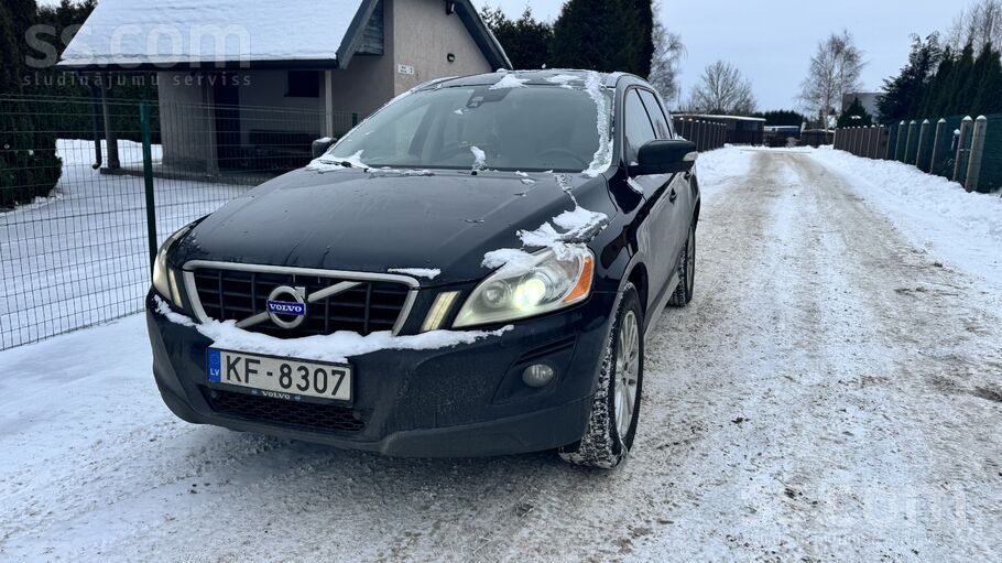 Volvo Auto ļoti laba stāvoklī. Nesen mainits zobsiksnas 