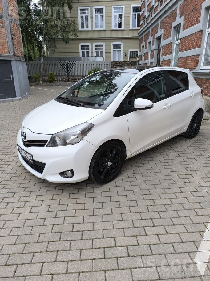 Pardod Toyota Yaris 2012g. Dzīva mašīna ikdienas lietošanai. Regulārās veikt