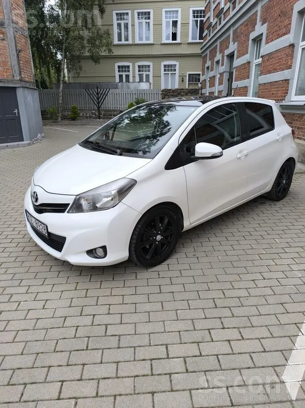 Toyota Pardod Toyota Yaris 2012g. 