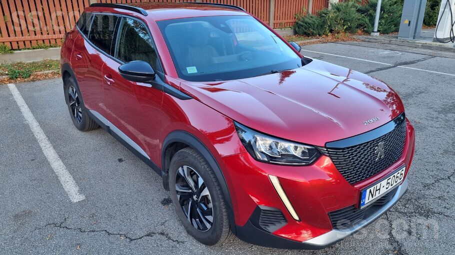 Peugeot 2008 ļoti labā stāvoklī esošu ar 1.5 dīzeļdzinēju un automātisko 8 ā