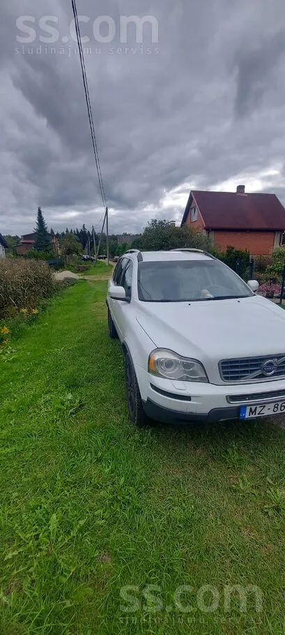 Volvo Хорошее состояние. Два комплекта резины, лето и зи