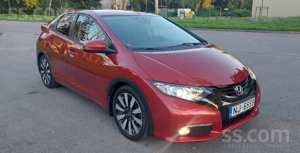 Honda Honda Civic 5D labā tehniskā un vizuālā stāvoklī. 