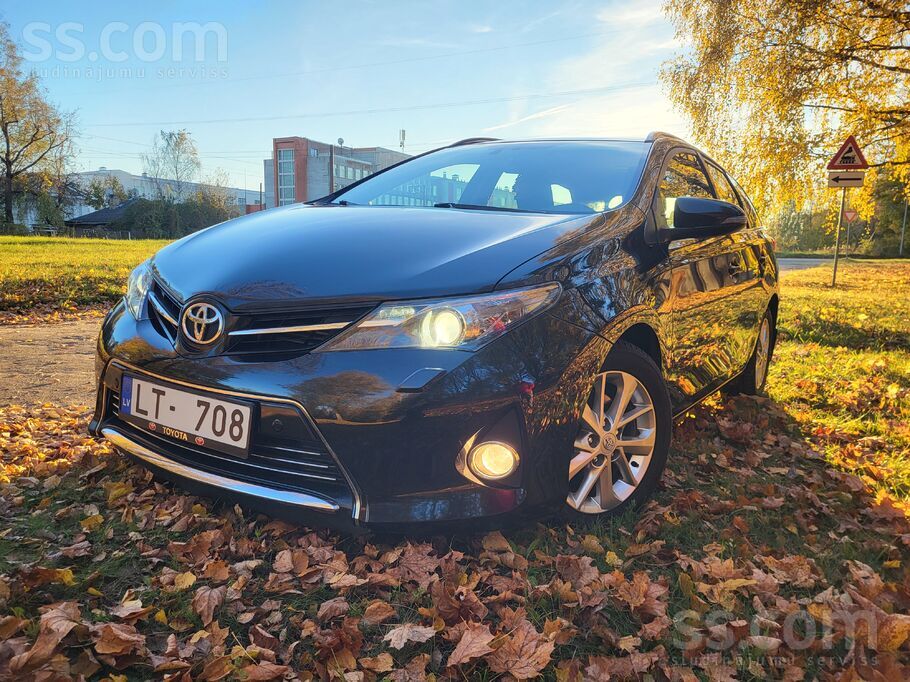 Toyota Auris Touring Sport 2.0 D4D двиг.
Годовой налог 54 евро. Всегда т.
