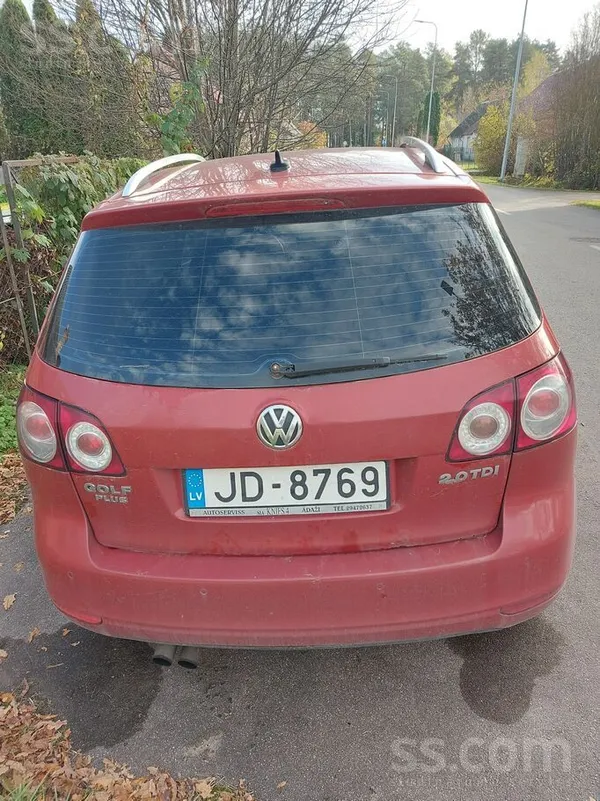 Pārdodu braucošu auto. Atrodas Līvānos. Pieejams otrs disku komplekts. Minēt