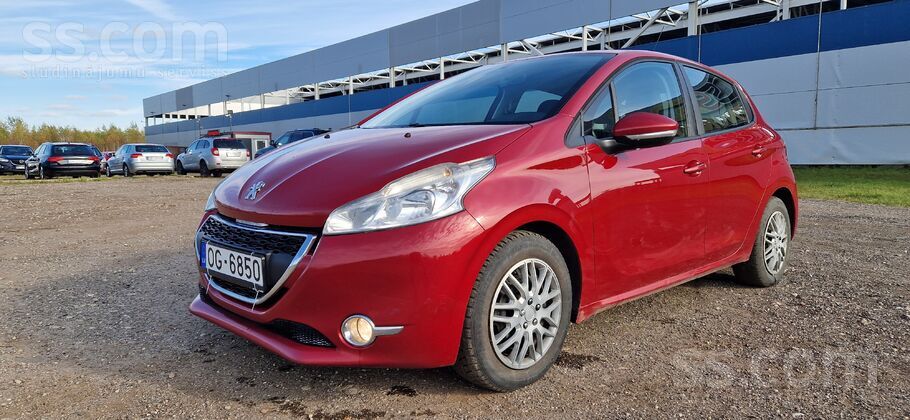 Peugeot 208 1, 2i Benzīns 60 Kw 80 Hp, pirmā reģistrācija 06.02.2013. 5 -ātr