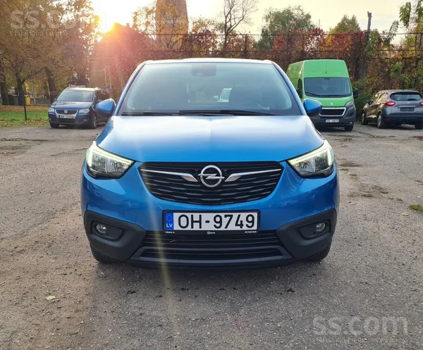 Opel Skaists auto tiko ievests. Opel Crossland X 1, 2 b