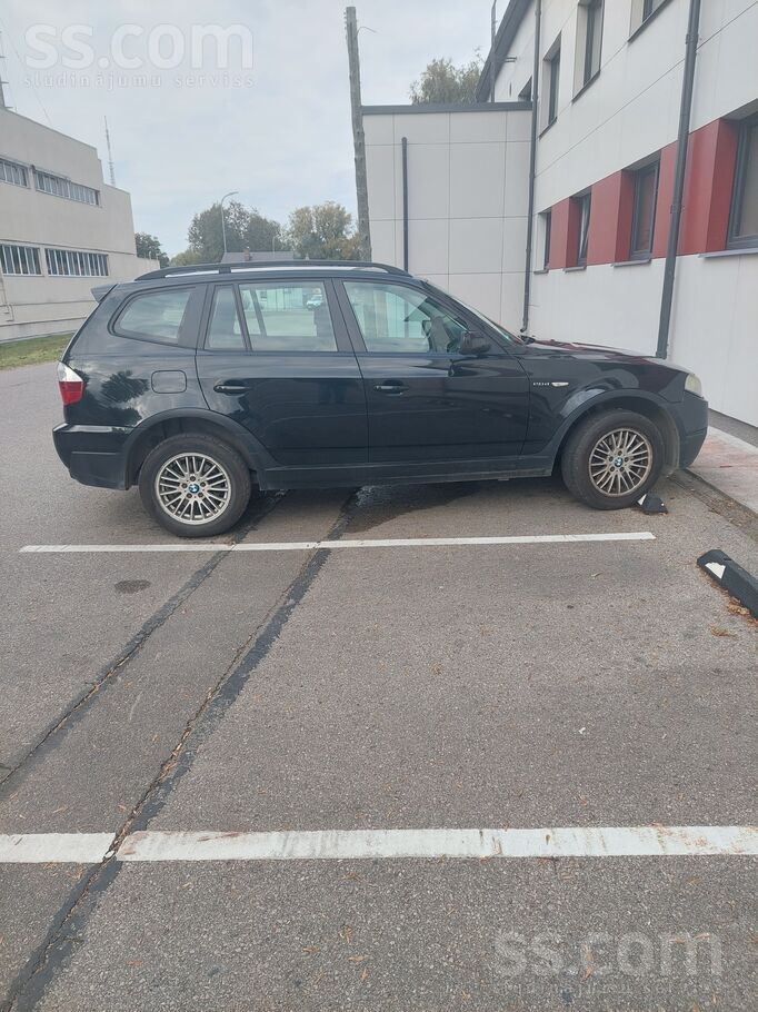 Продаю Вмw X3 в хорошем состоянии, быстро набирает скорость, масло не расход