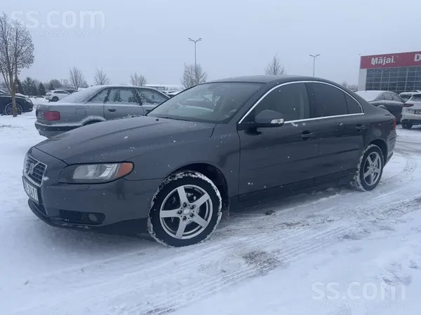 Volvo Авто в хорошем техническом и визуальном состоянии,