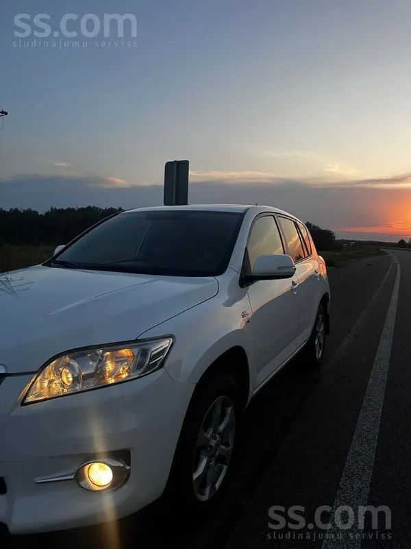 Toyota Pārdodu Toyota Rav4 2.2 dīzeli ar automātisko kārb