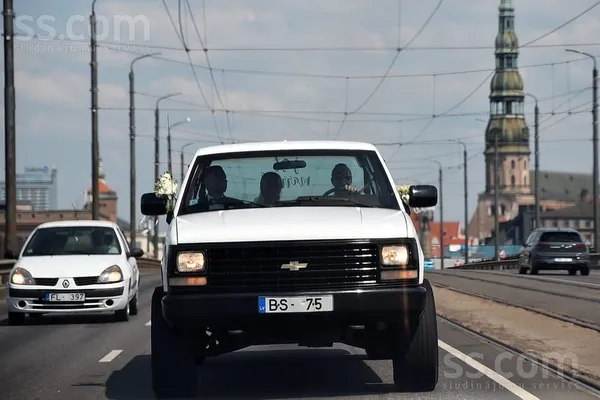 Pārdod Chevrolet pickup K1500 4x4 pilnpiedziņa, Pilna masa 2800kg var braukt