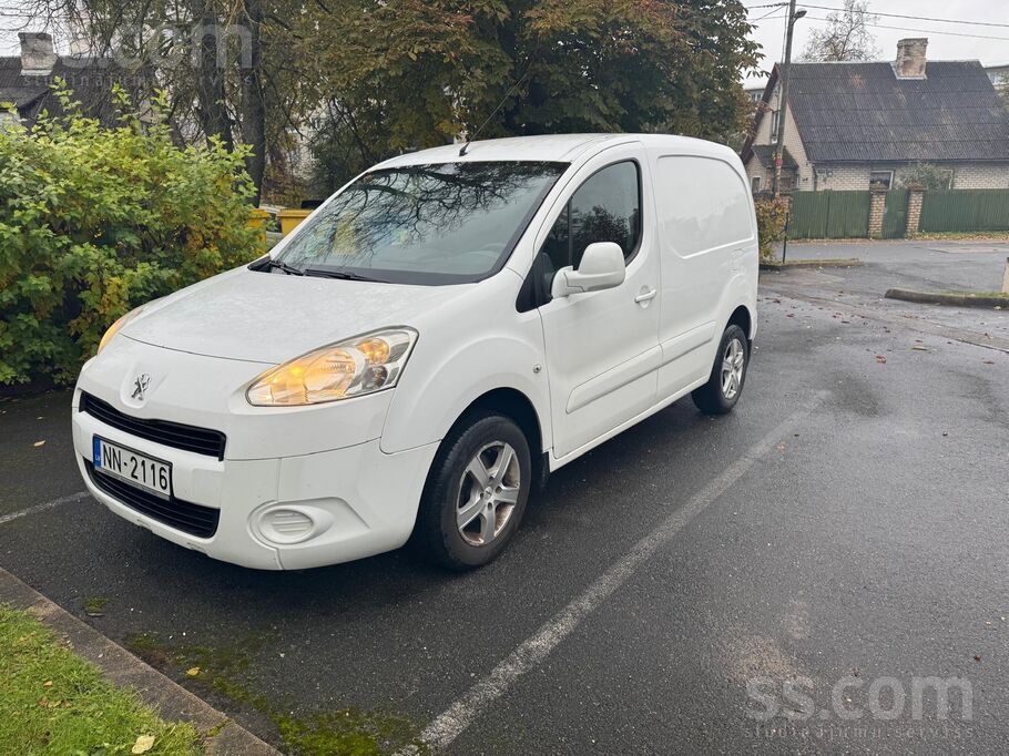 В связи со сменой автопарка компания продоёт машину, в отличном состоянии, в