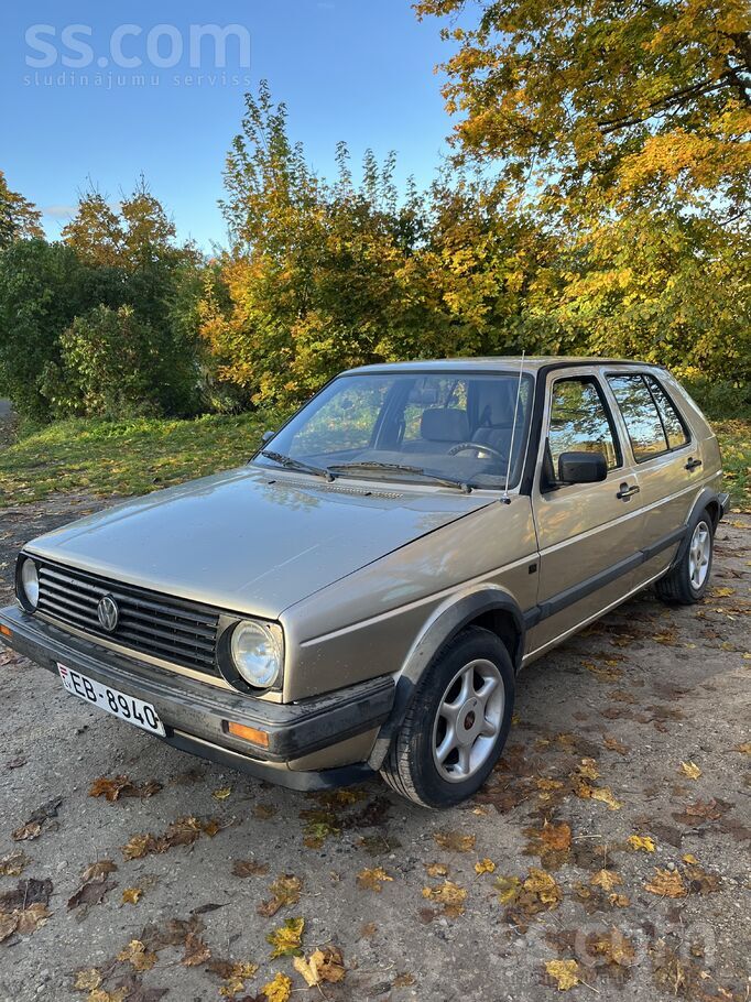 Foršs golfs, pagājušajā pavasarī pārkrāsots. Ir daži nelielie sīkumi, bet ne