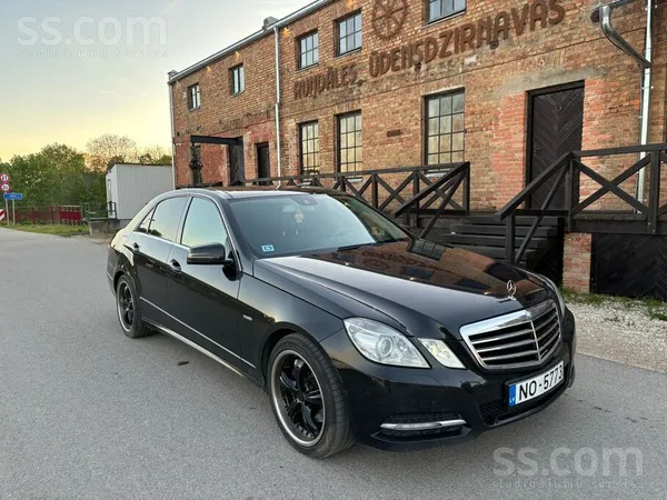Mercedes Pārdodu Mercedes-Benz E350 (195 kW, 2011. gads)
