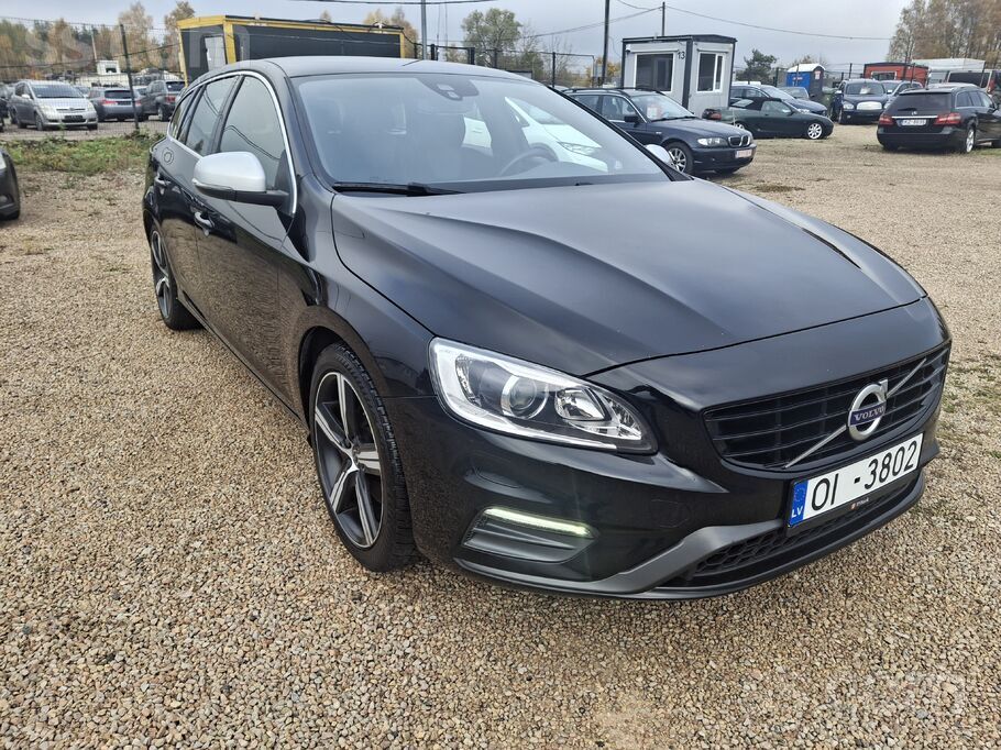 Tikko ievests. R-Design, 2, 0-D4, 140kw, 6 Pakāpju manuālā pārnesumkārba, ād