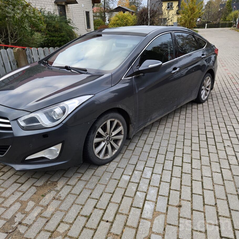 Hyundai Pārdodu labu auto . Mainīts motors jauns.