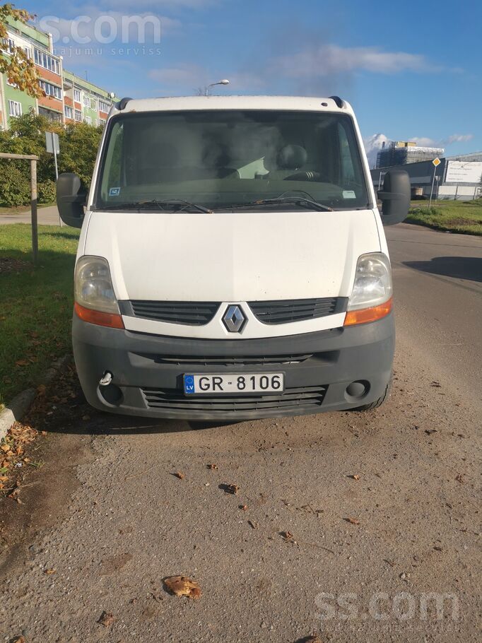 Renault Продаю грузовой бус полной массой 2800кг, поэтому 