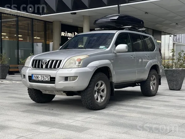 Toyota Tirgoju savu Toyota Land Cruiser 120. Jaunas riepa