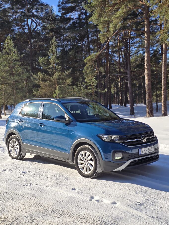 Volkswagen T-Cross Life ar 1.0Tsi benzīna dzinēju un manuālo pārnesumkārbu.
