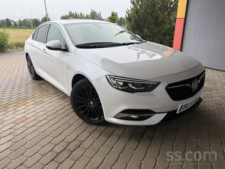 Others Buick Regal Essence White. 4x4, 