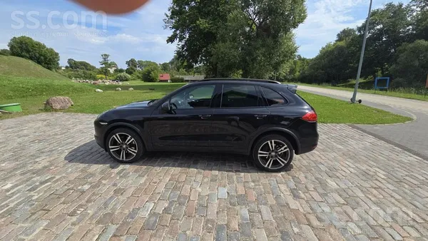 Porsche Cayenne - 1