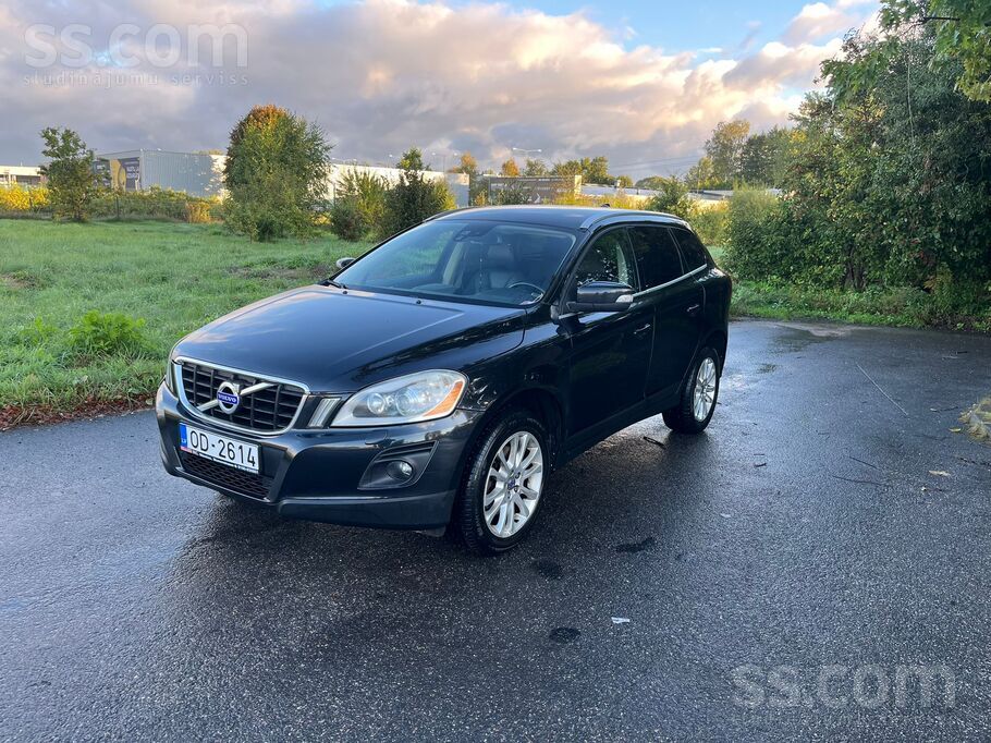 Volvo Pārdod uzticamu un komfortablu apvidus auto labā s