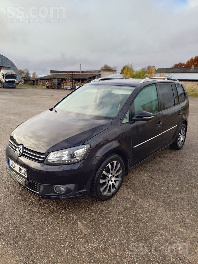 Volkswagen Pārdod VW Touran 2011 highline. 